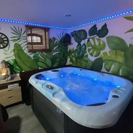 Appartement Avec Jacuzzi Privatif
